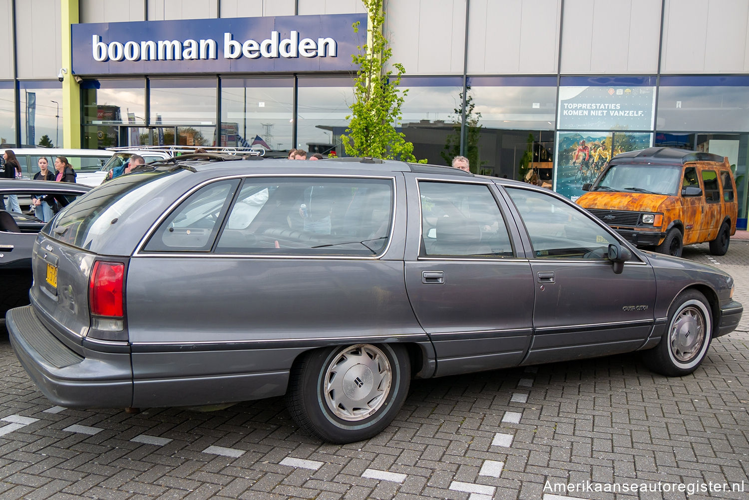 Oldsmobile Custom Cruiser uit 1991